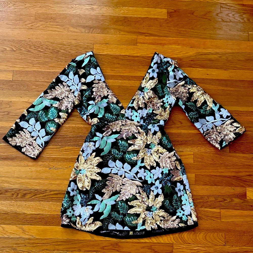 Anthropologie Beaded Floral Sequin Mini Dress Bell Sleeve V Neck size 6